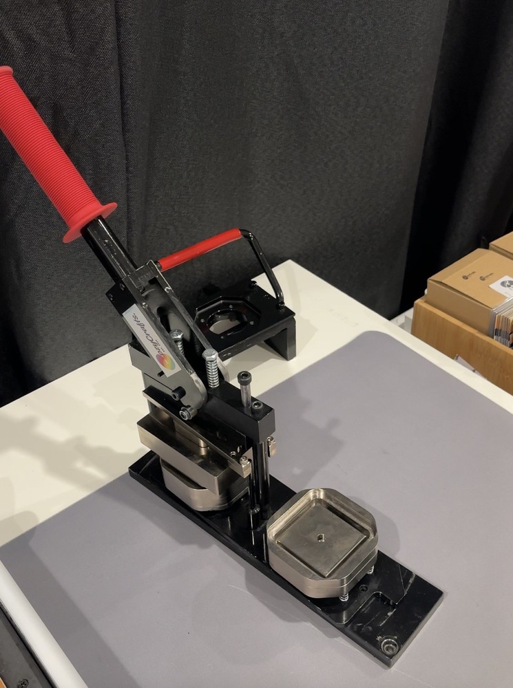 Tecre 2” Square  Button Magnet Machine