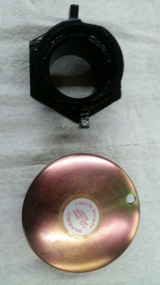 Lund Lockable Vented fuel cap with 2" base