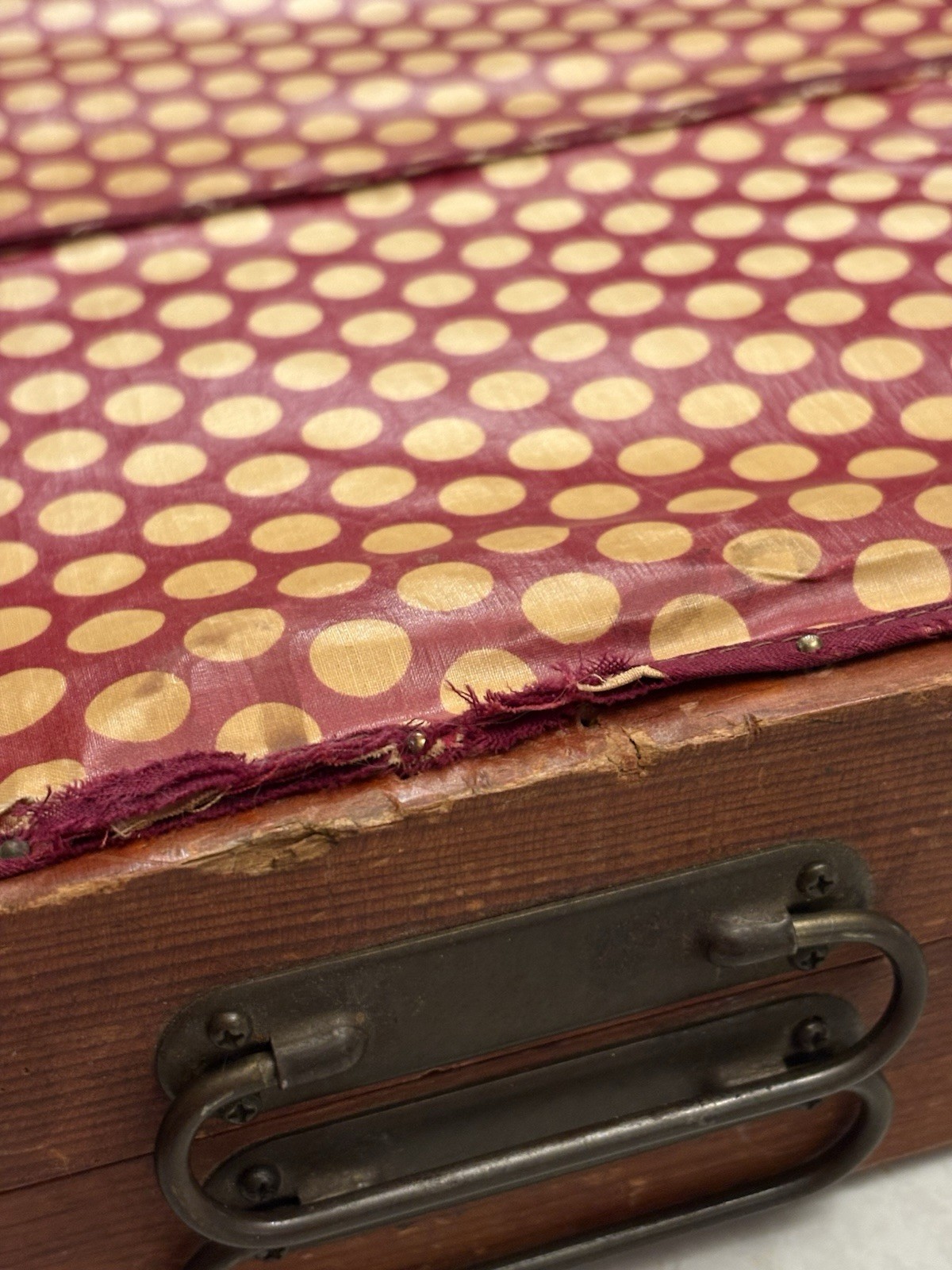Vintage Case Full Of Wooden Spools Of Thread