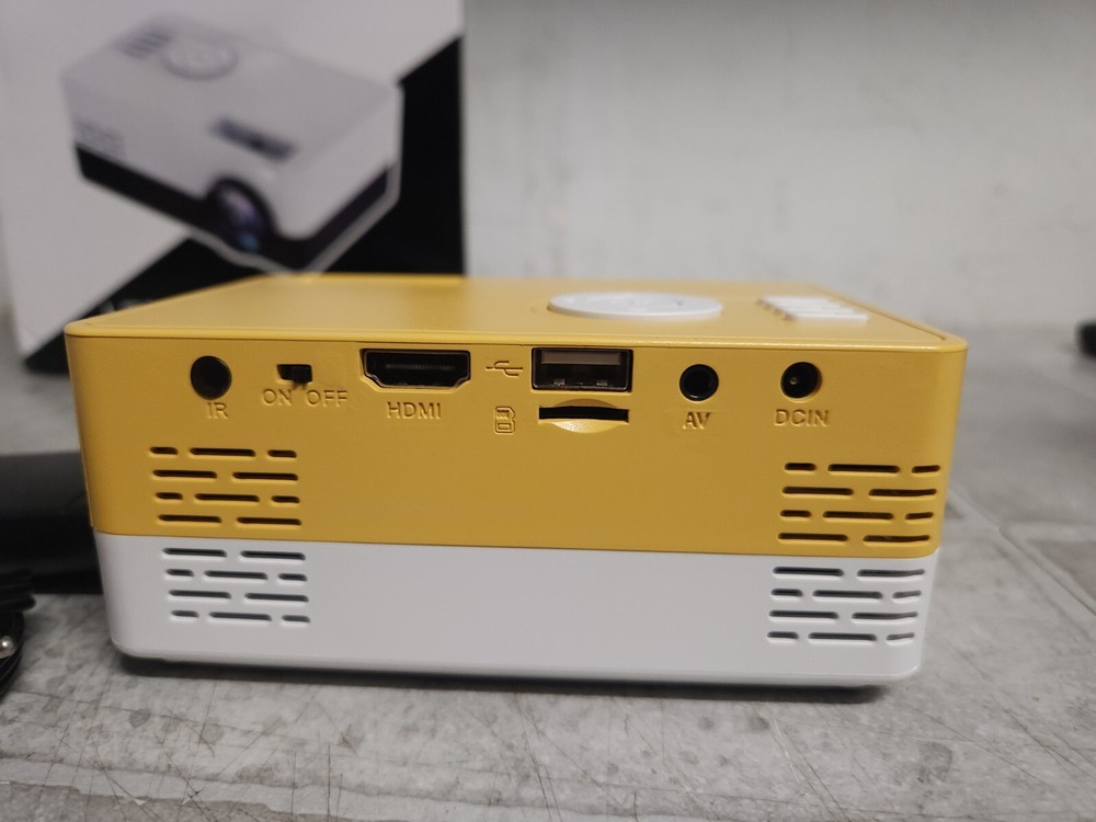 LED Mini Projector TFT LCD w/Remote