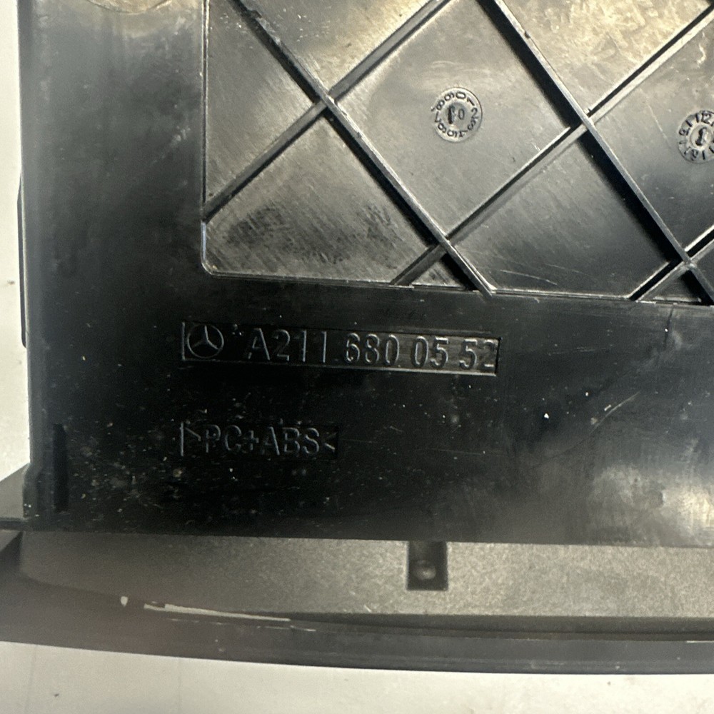 2002 MERCEDES E CLASS W211 4DR CD CHANGER HAZARD SWITCH A2116800552
