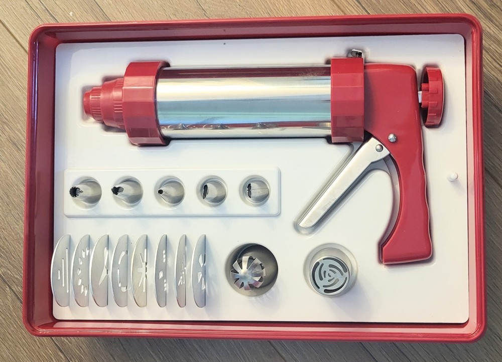 Wolfgang Puck Cookie Press & Decorating Set.. Case Is Red✍️