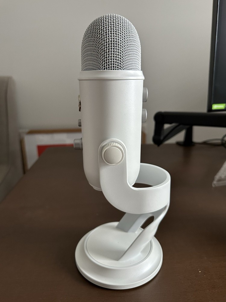 Blue Yeti USB Mic White Mist
