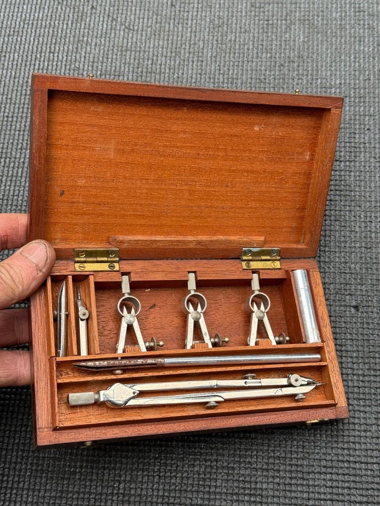 VINTAGE CASED TECHNICAL DRAWING SET