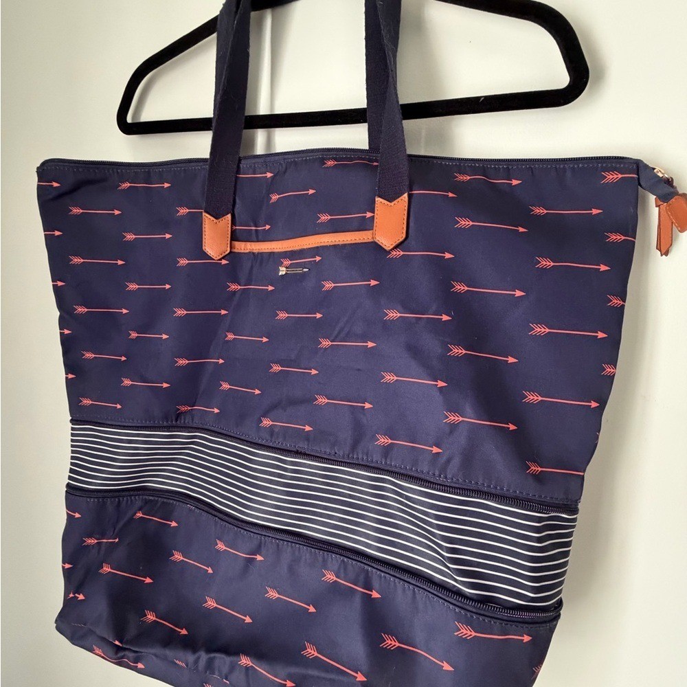Stella & Dot Expandable Daytripper Bag, Navy with Red Arrows