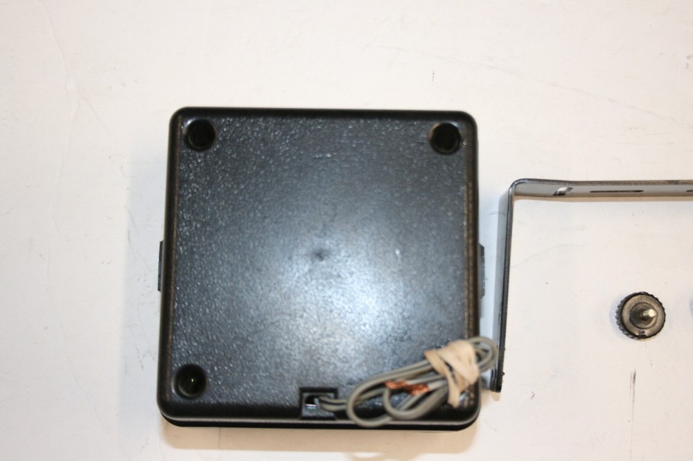 ICOM External Speaker SP-5 complete with Bracket "Free S/H"