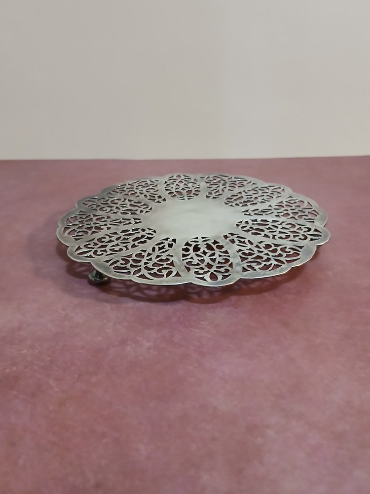 Vintage WM Rogers Silverplate, Lacy Pattern, Footed Trivet