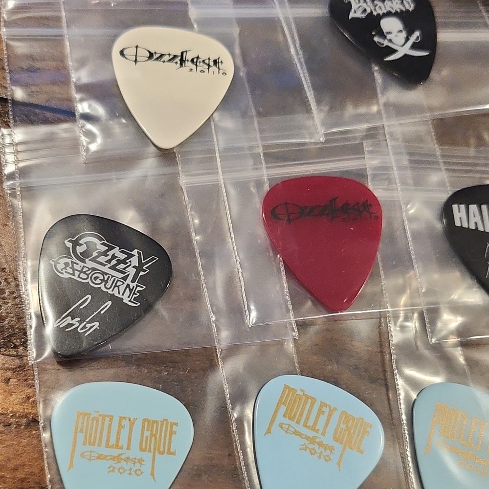 Ozzy Osbourne Ozzfest 2010 Guitar Pick Set w/ Halford, Mötley Crüe & Case