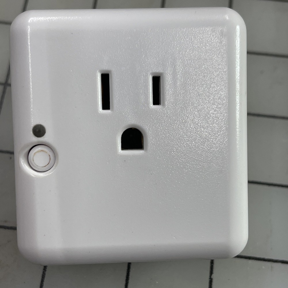 Centralite 4257050-RZHAC Zigbee On/off Control Smart Switch Plug