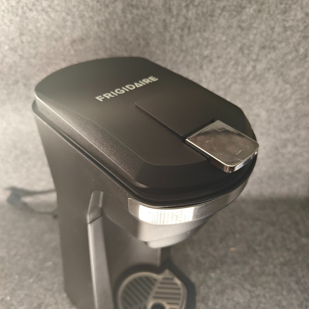 Frigidaire ECMK110 Single‑Serve Coffee Maker Black PREOWNED NO BOX