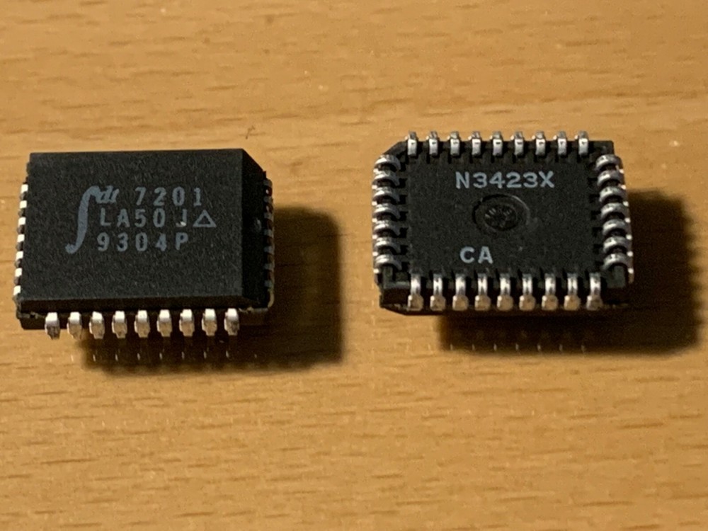 Integrated Device Technology 7201 LA50J CMOS Asynchronous FIFO, 32-Pin PLCC.