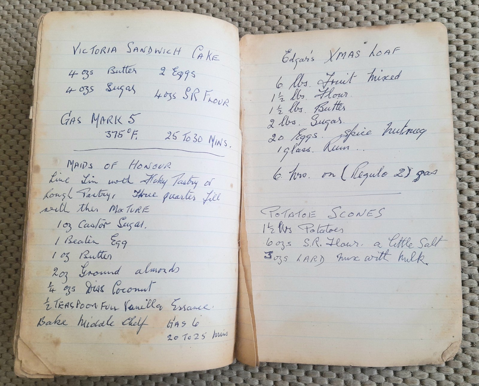 ANTIQUE HANDWRITTEN COOKERY RECIPE NOTEBOOK OF SWEET & SAVOURY DISHES, c1900