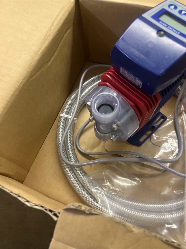 IWAKI EHN-B31VC4R Metering Pump