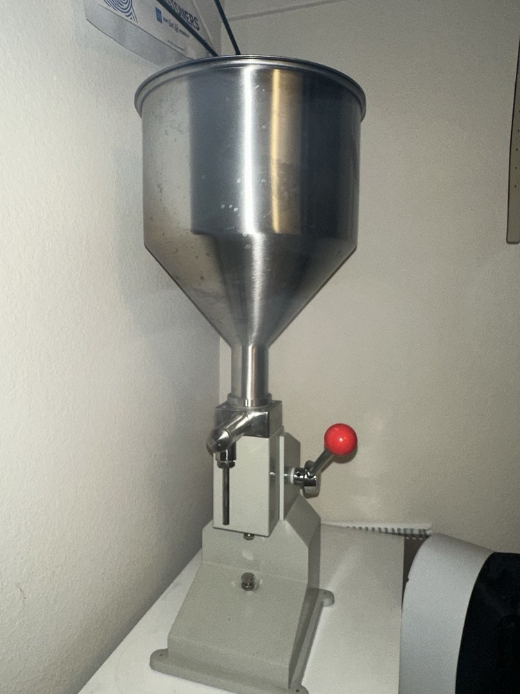 A03 Manual Liquid Filling Machine