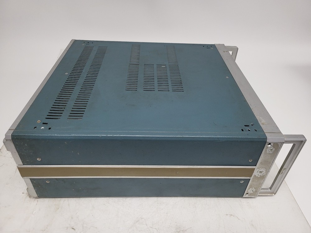 Fluke 3330B Constant Current Voltage Calibrator Parts (Powers On)