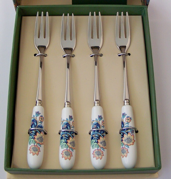 Spode Strawberry Thief Cake Slicer, 4 Teaspoons & 4 Pastry Forks NEW Unused lot