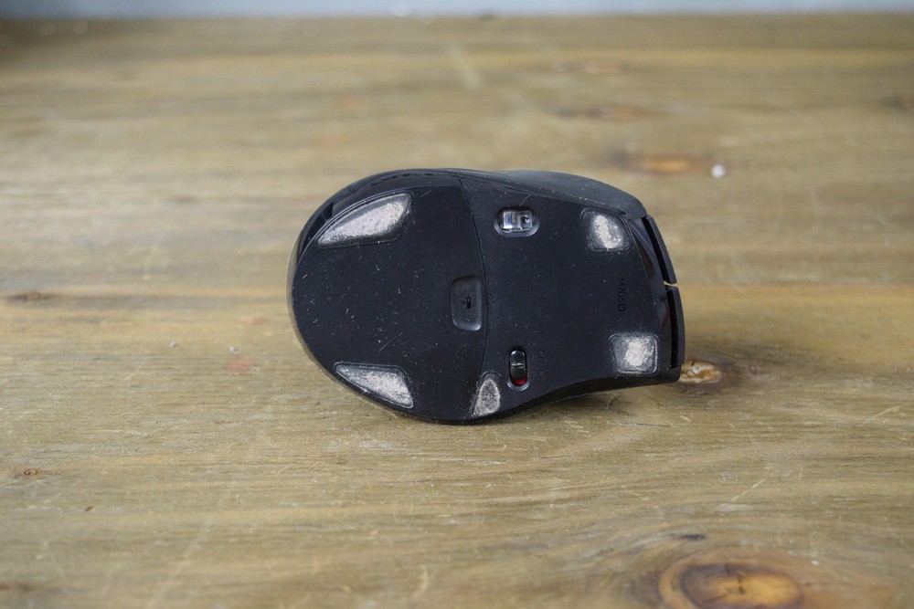 Logitech Wireless Mouse Black 2.4GHz Scroll Wheel No USB Receiver Ergonomic