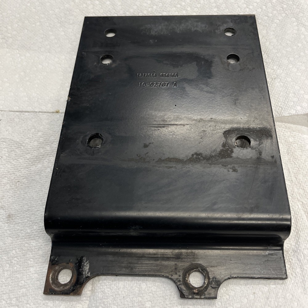 Volvo Steering Reservoir Bracket Used
