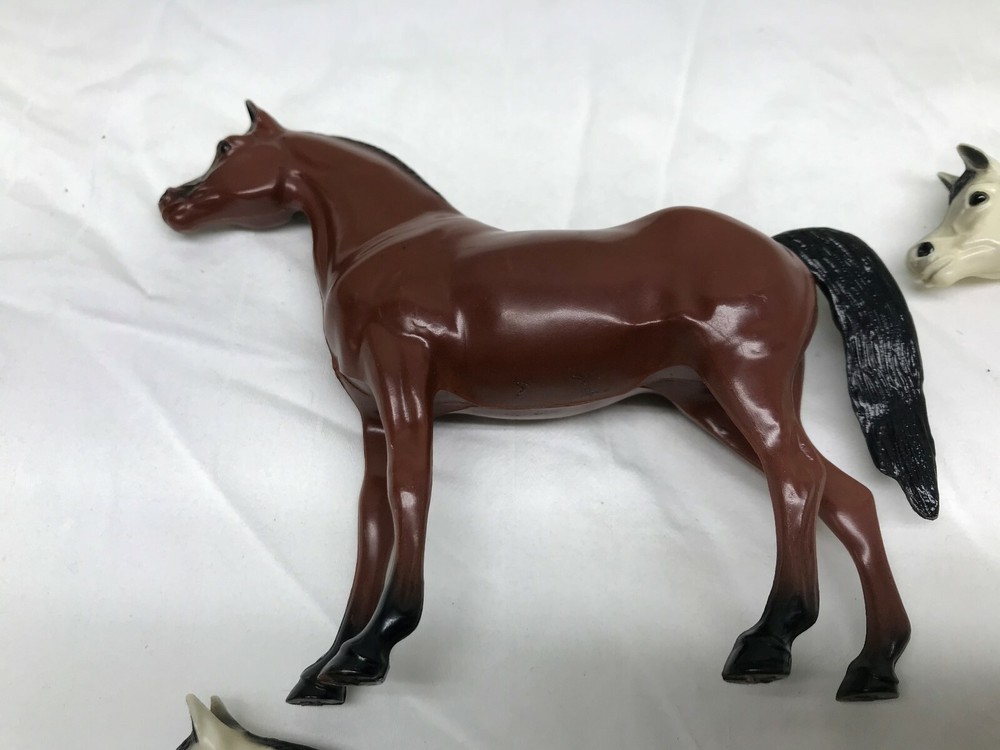 Hartland 5 Arabian Mares 5" all different very nice