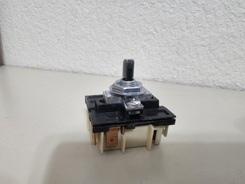 Robertshaw MPA-V636-2-PPM Infinite Switch 208Vac 15A