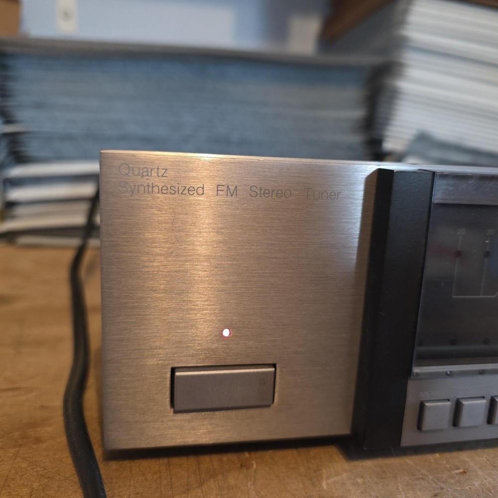 Carver Model TX-11 Asymmetrical Coupled FM Detector (No Remote) POWERS UP