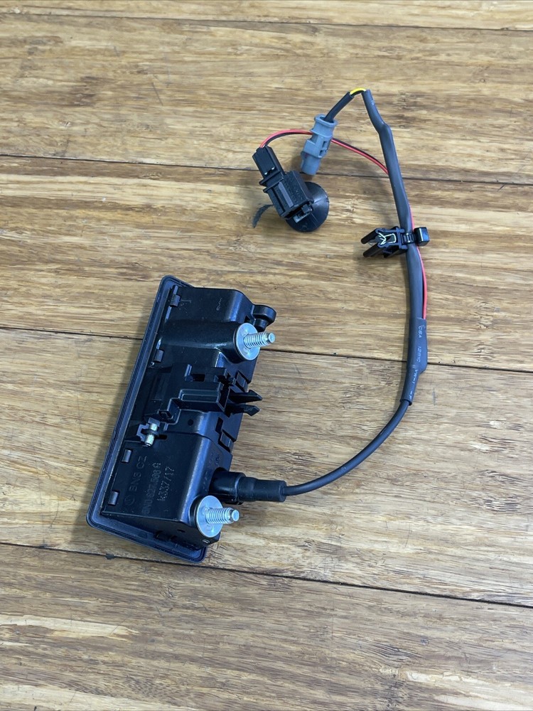 2008-2018 Audi A4 Q5 OEM Reverse Backup Camera & Trunk Handle