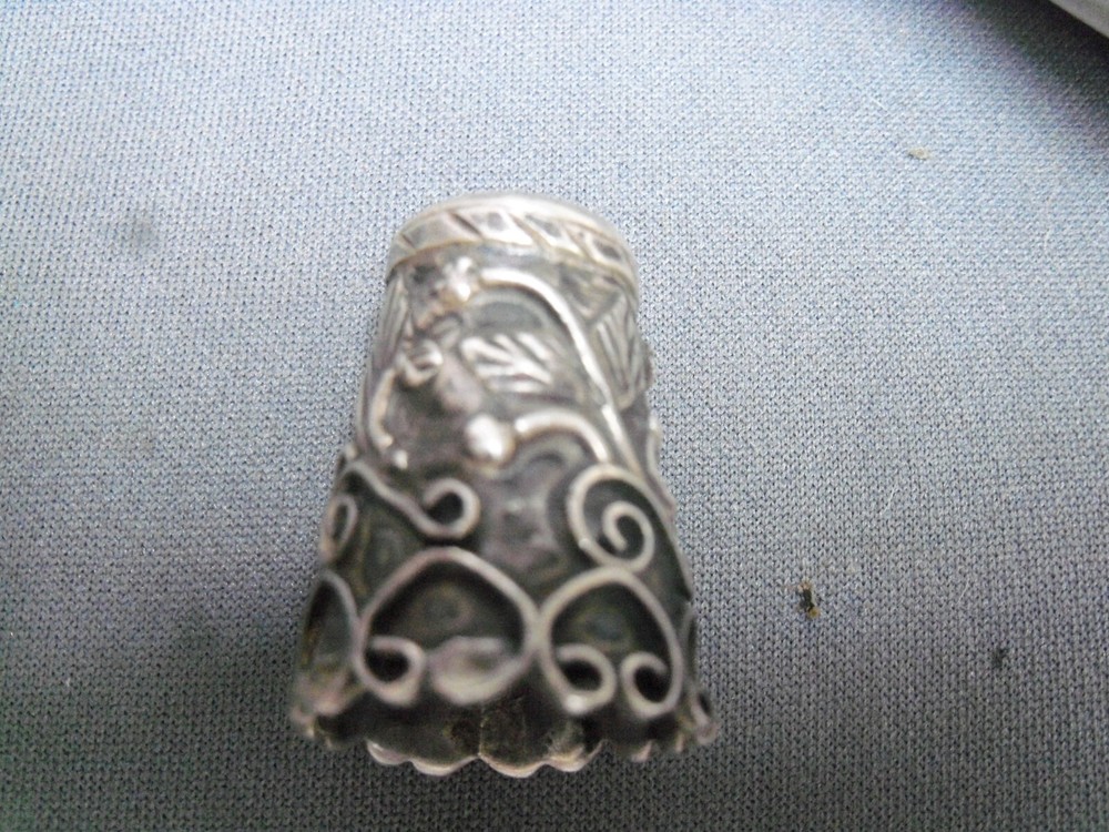 VINTAGE STERLING SILVER THIMBLE