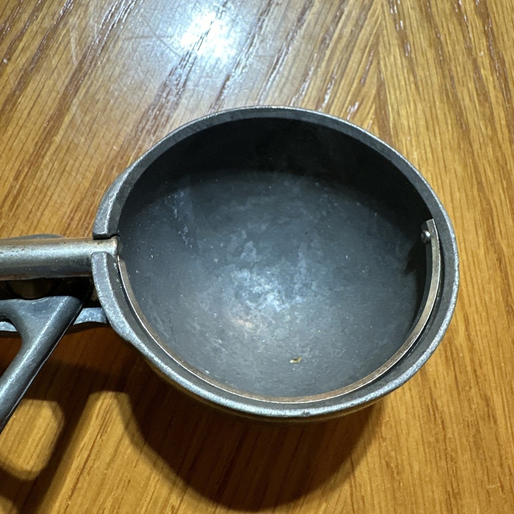 Vintage Scoop Master Ice Cream Scooper Light Blue Handle