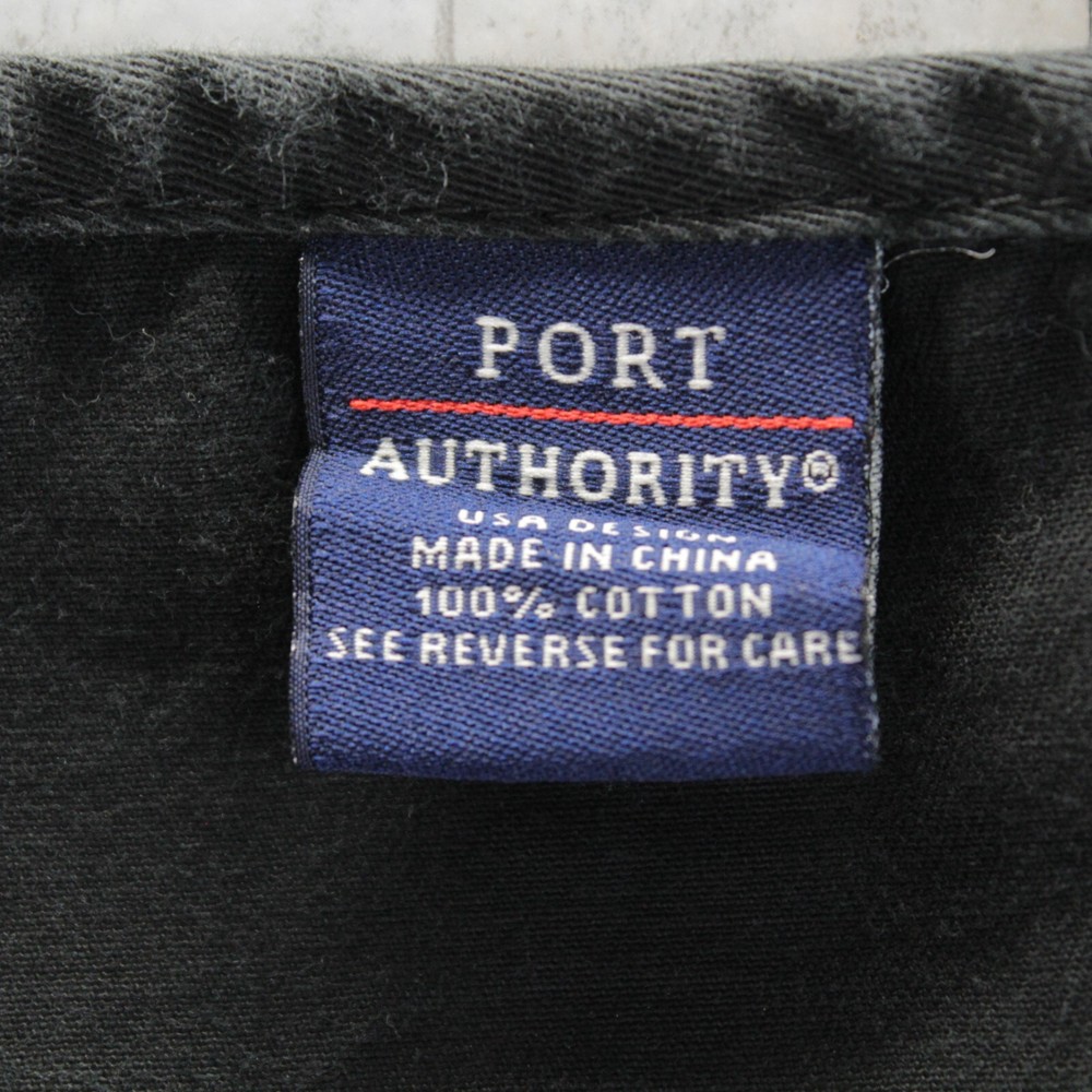 Apron Croix The Crawfish Graphic Black with Pockets