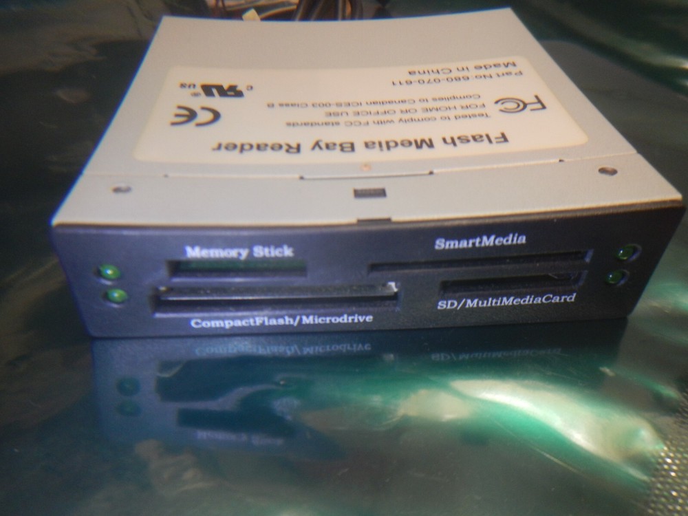 Flash Media Bay Reader P/N 680-070-611