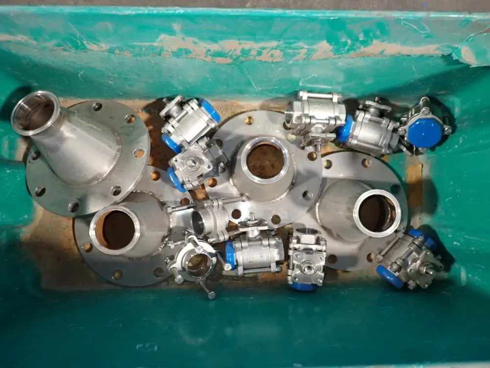 VALVES W/HARDWARE  10251700935