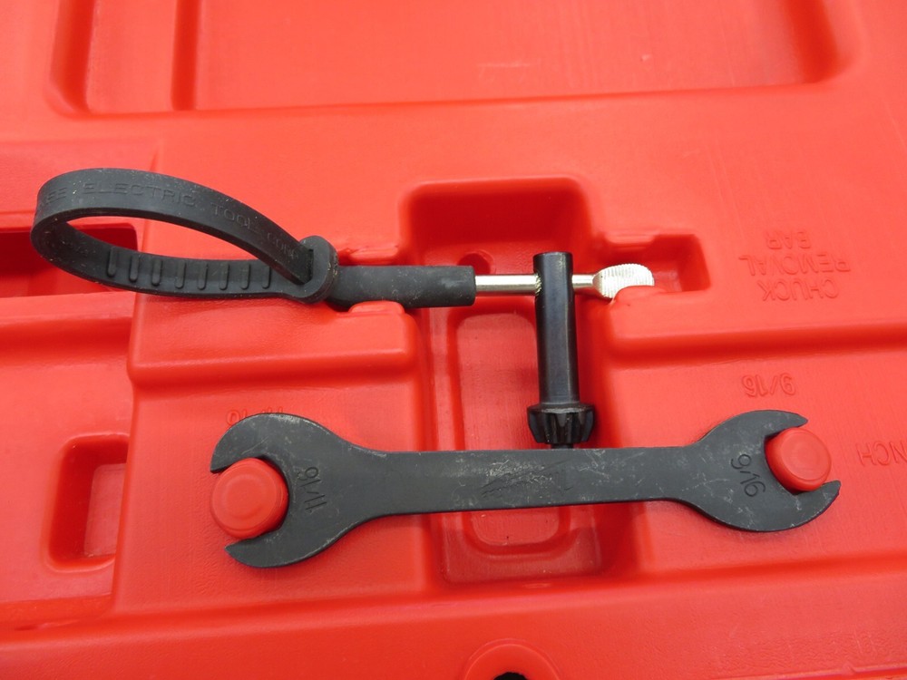 Milwaukee 3107-6 1/2in D-Handle Right Angle Drill Kit