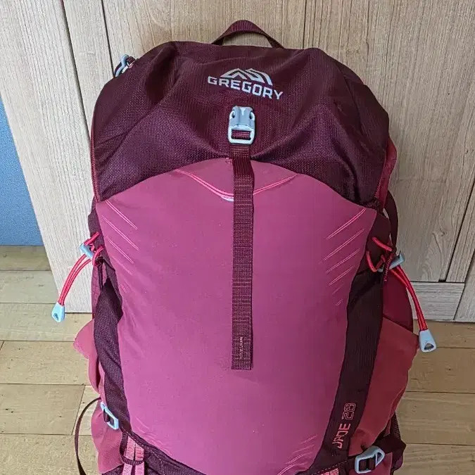 Gregory Jade 28 Hiking Backpack, Lightly Used, Includes Rain Cover