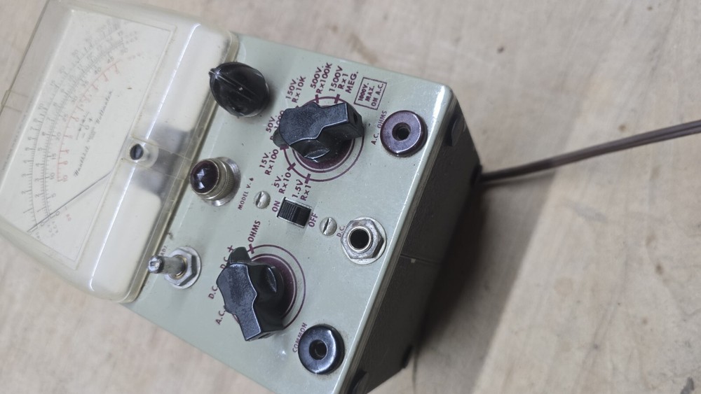 1950'S HEATHKIT V-5 VACUUM TUBE VOLTMETER