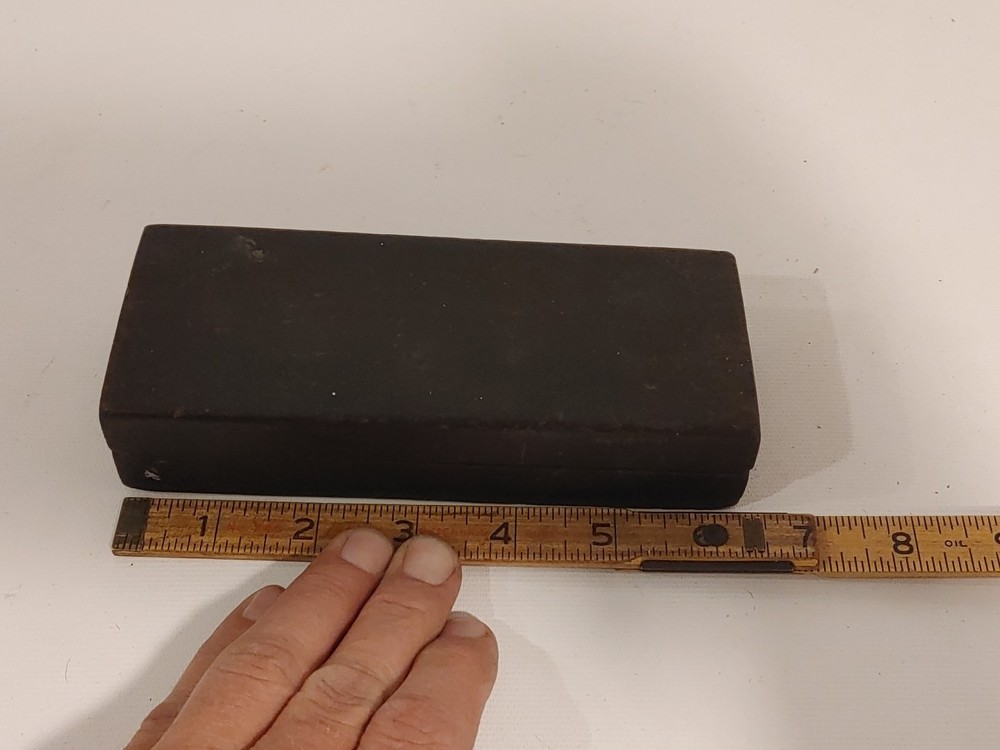 VINTAGE SHARPENING STONE IN WOODEN BOX