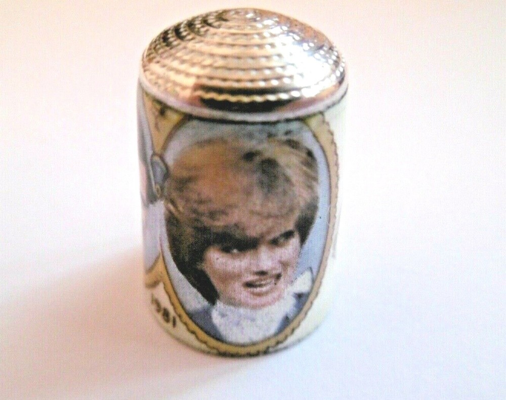 SOLID SILVER & ENAMEL CHARLES & DIANA 1981 WEDDING THIMBLE