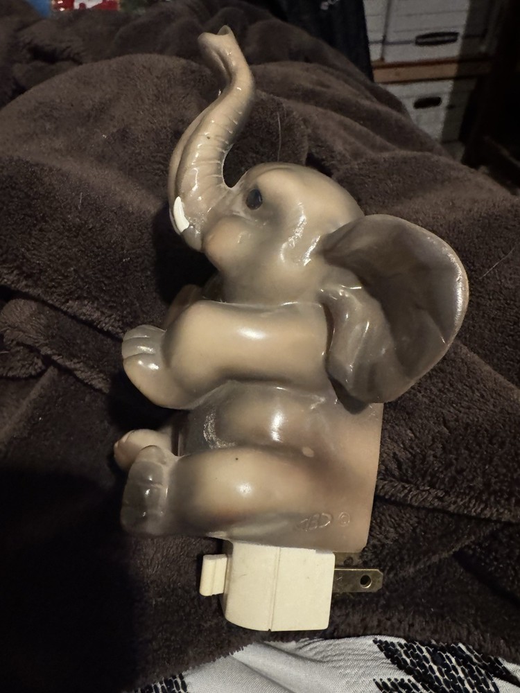 Vtg Ceramic Elephant Night Light
