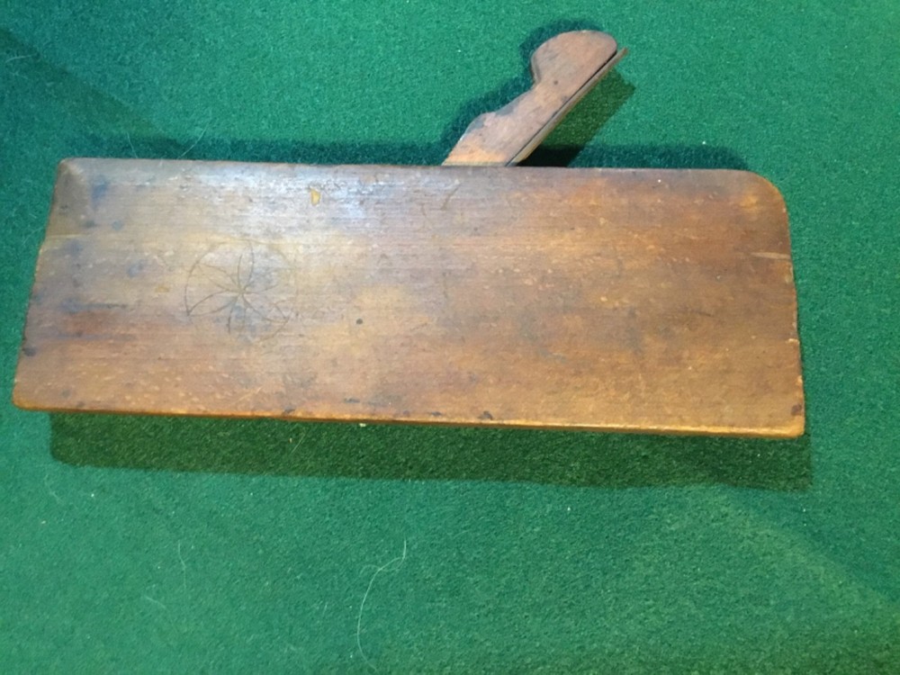 Antique decorative edge plane