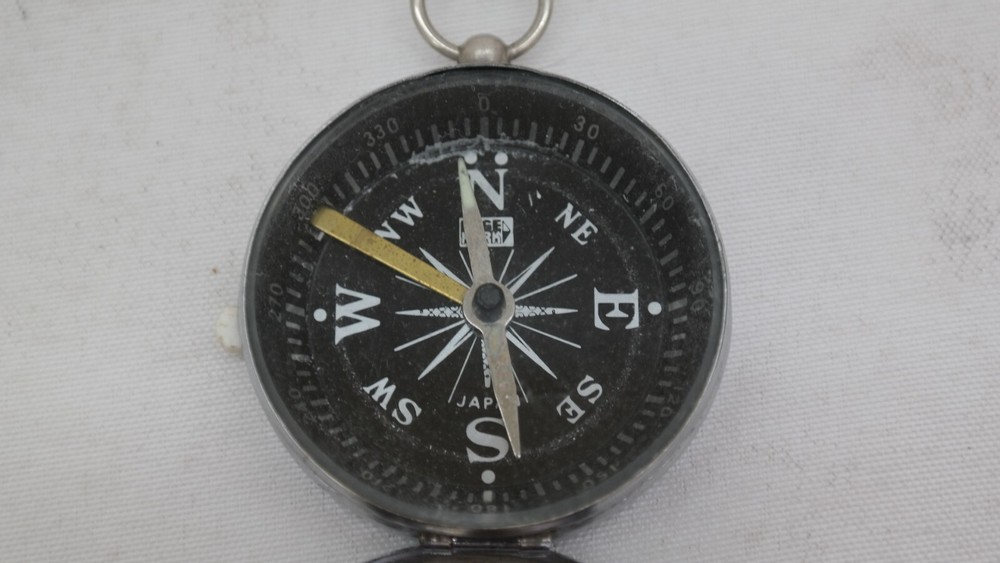Vintage Flip Lid Compass Pendant 1 3/4" LW2