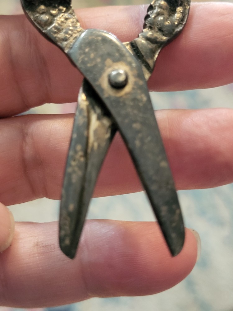 Vintage Silver-plated Grape Shear With Ivy And Grapes