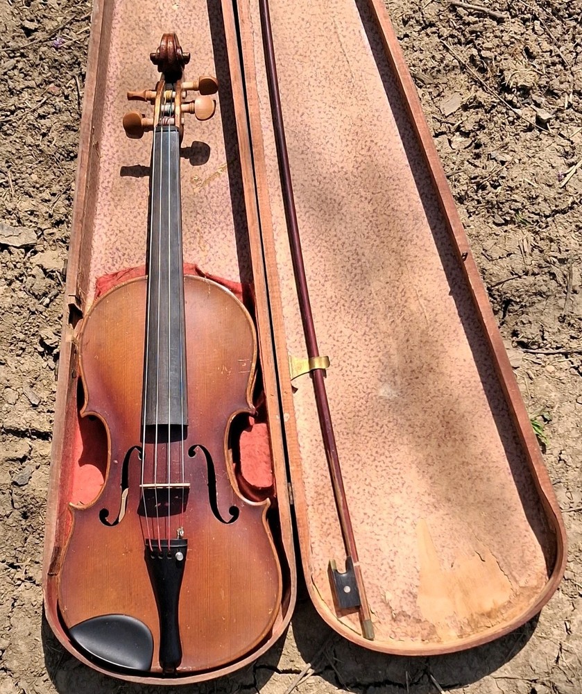 Violin 4/4 Size Curly Maple Spruce Body 4 String Bow Hard Case Chinrest
