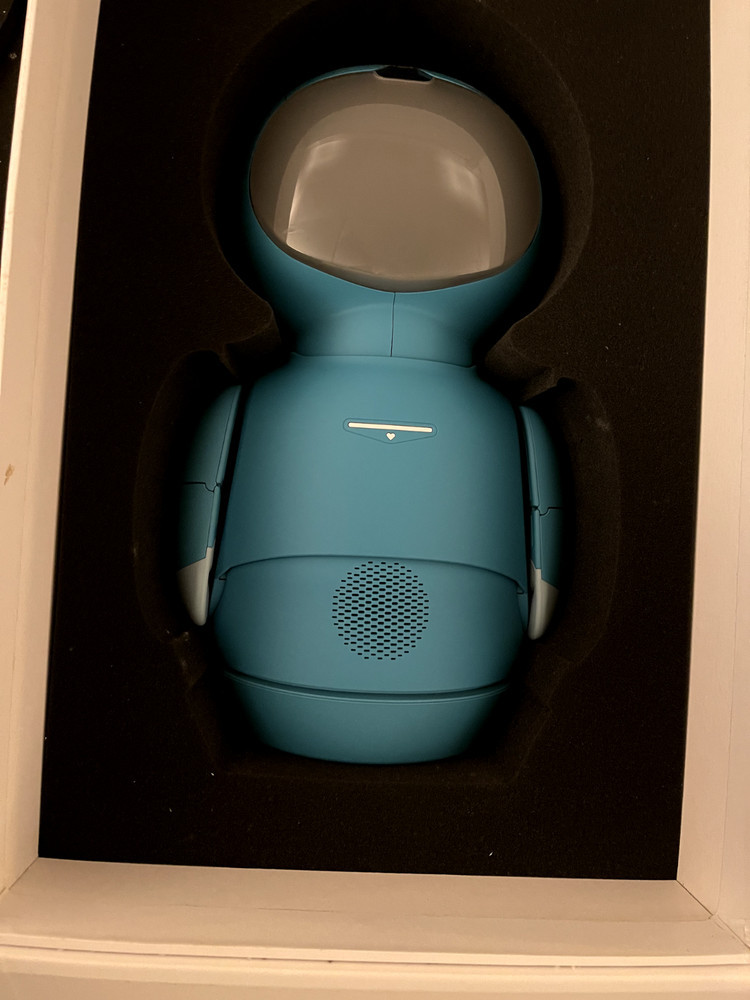 Embodied Moxie Conversational Robot