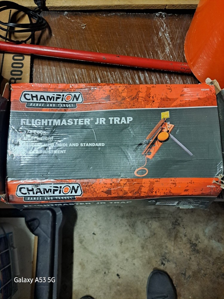 Clay Pigeon Target Thrower