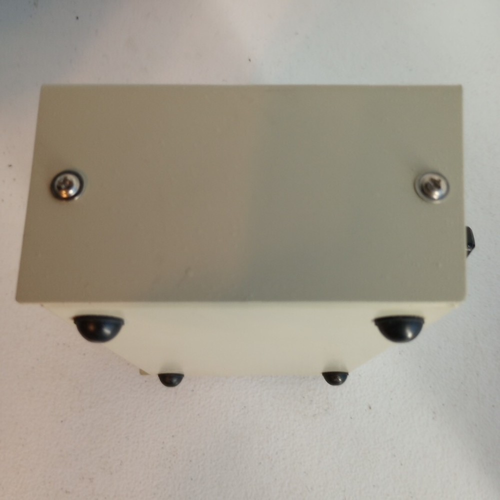 Belkin F1B024-E 2-Port Data Transfer Switch Vintage 1990's Untested