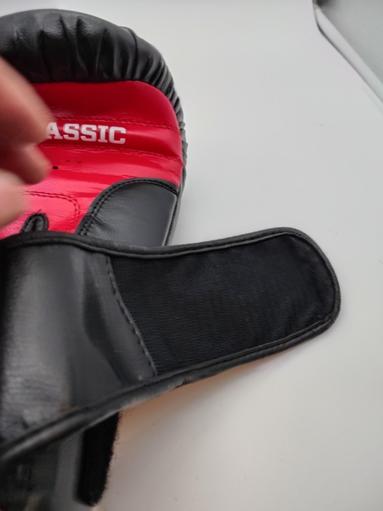 Title Boxing Classic Hook and Loop Black/Red Training Boxing Gloves Sz Reg 12-oz
