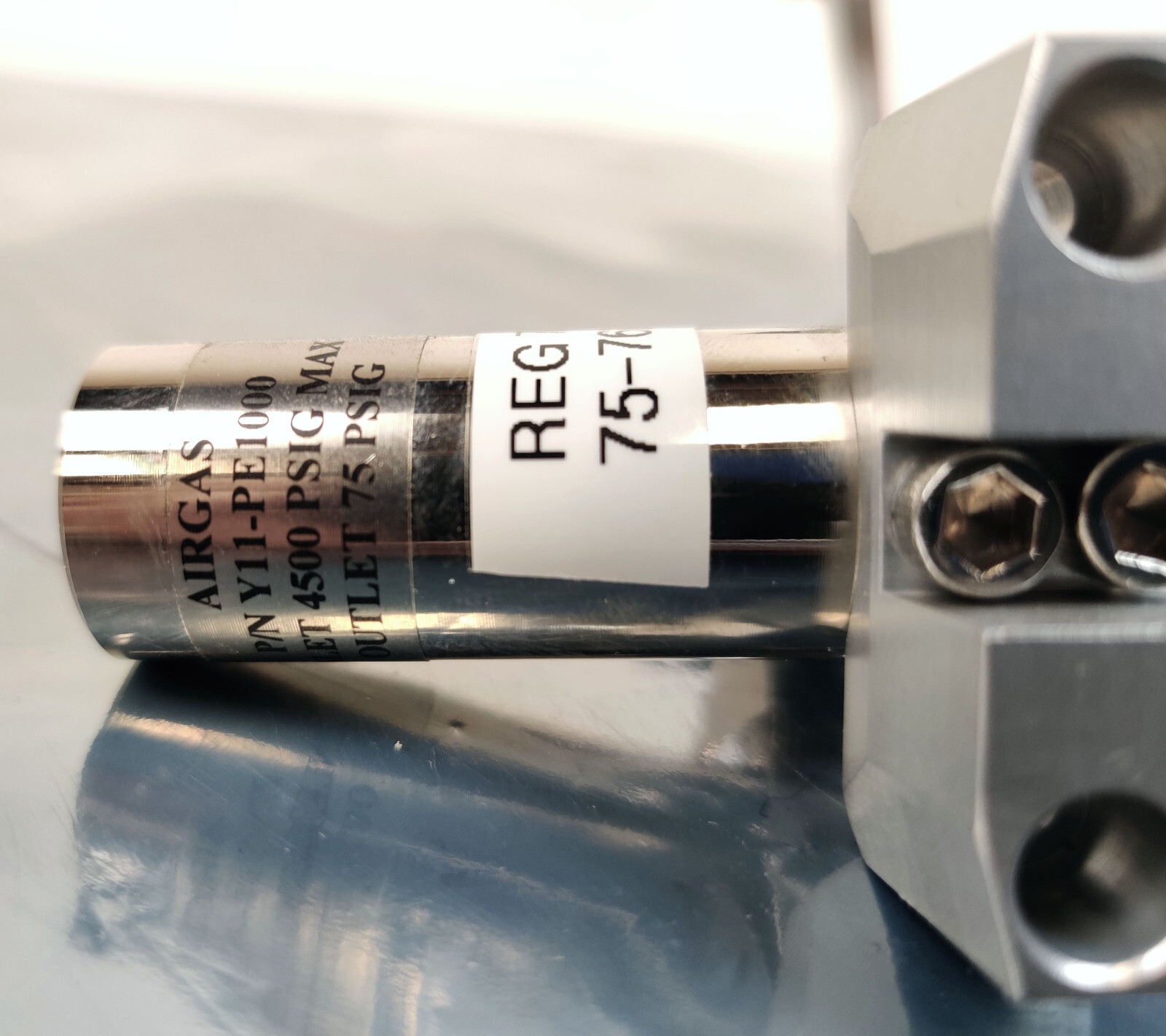 Airgas Y11-PE100 Gas Pressure Regulator 4500 PSIG, Out: 75 PSIG