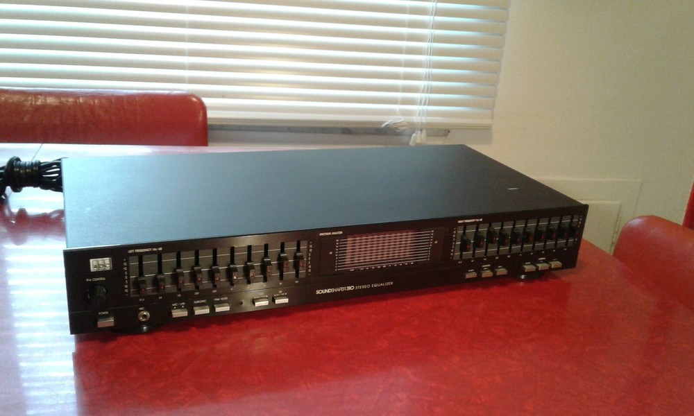 ADC SOUND SHAPER SS-310 STEREO FREQUENCY EQUALIZER . Beautiful