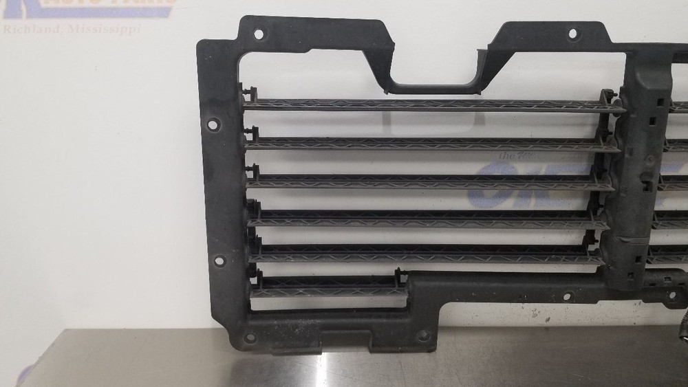 18 GMC YUKON 5.3L AIR SHUTTER