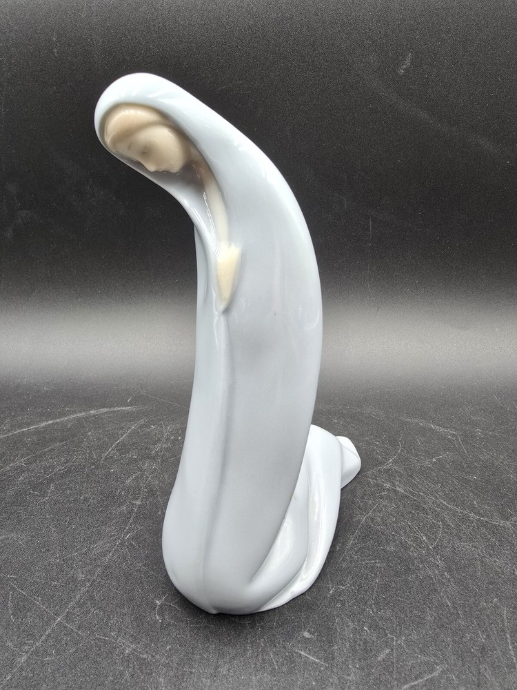 Llardo Kneeling Madonna Nativity #4534