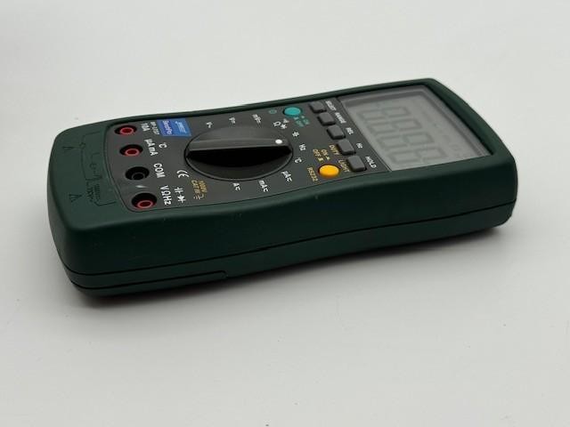 Jameco MS8226T TRUE RMS Multimeter Auto Range DMM Capacitance Temperature Meter